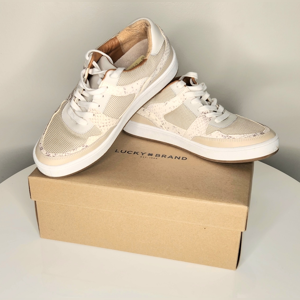 New in box Lucky Brand Hennia sneakers Size 8